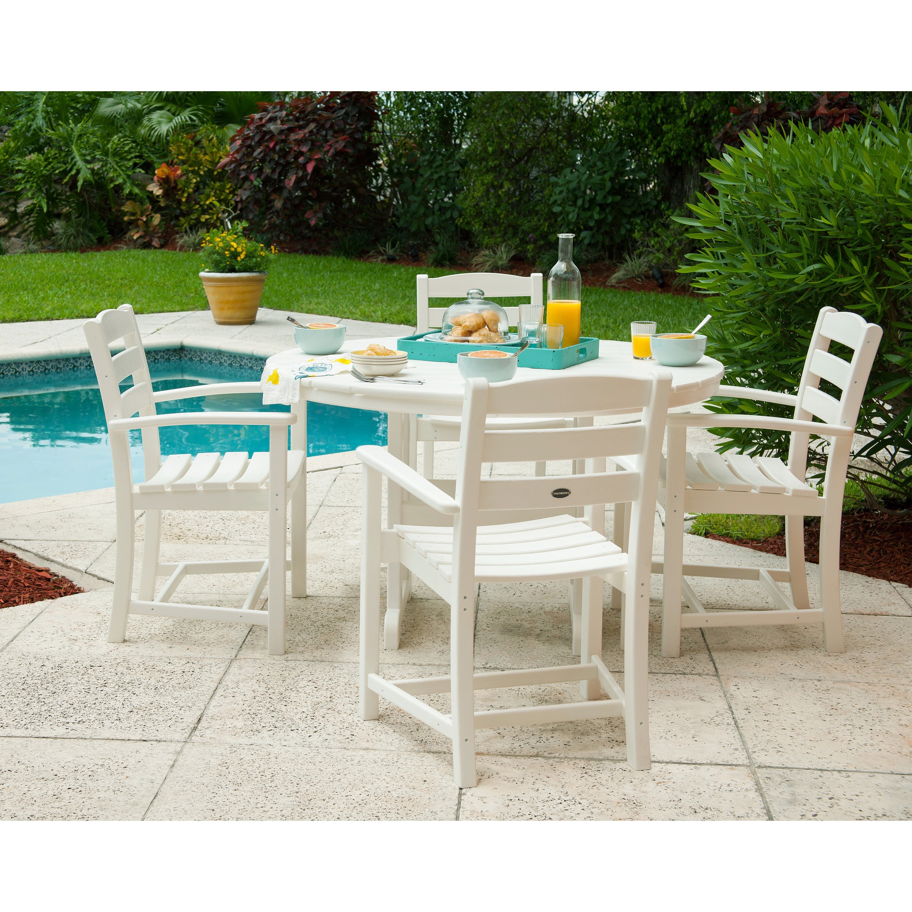 La Casa Café 5-Piece Round Farmhouse Dining Set
